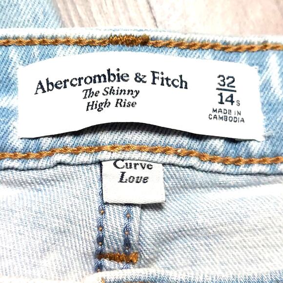 Abercrombie & Fitch Skinny High Rise Curve Love Distressed Raw Hem Jeans - Picture 6 of 7